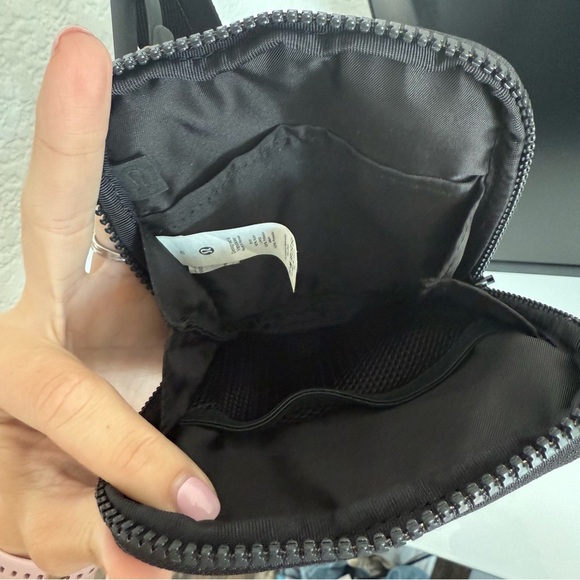 Lululemon Easy Access Crossbody Black - Picture 3 of 5